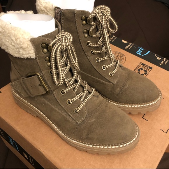 Universal Thread Lace Up Boots - Picture 2 of 15